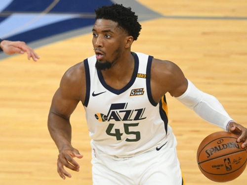 通过一系列 通过一系列