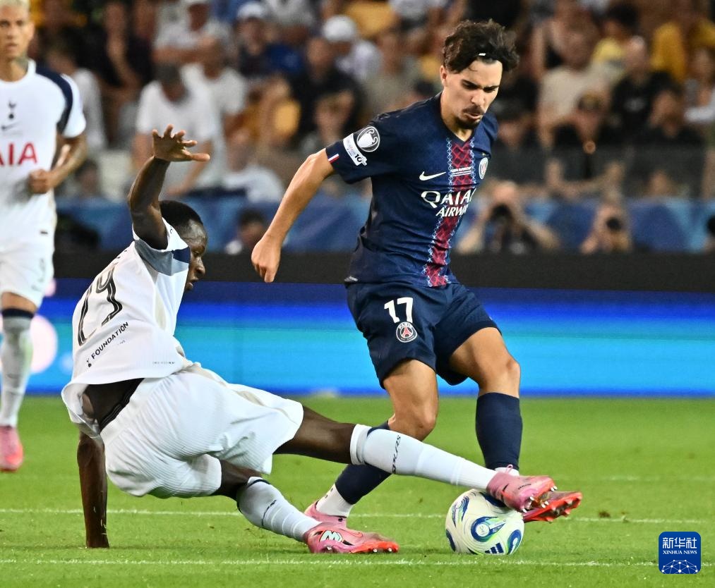 但他与球队 但他与球队